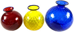 3 Versionen Der Designer-Vase "Monofiore Balloton" V. Venini Murano. Gelb Mit Blauer Lippe, Rot Mit Blauer Lippe (1998), - Glass & Crystal