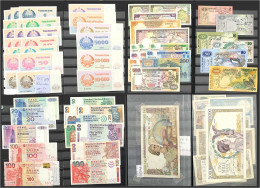 4 Briefmarkenalben Mit Insgesamt über 1200 Banknoten Aus Aller Welt, Dabei China, Deutschland, Frankreich, Hong Kong, In - Verzamelingen & Kavels