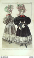 Gravure De Mode Costume Parisien 1831 N°2866 Robe Velours Bordée De Blonde - Etsen