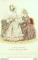 Gravure De Mode Costume Parisien 1837 N°3492 Robe Tunique En Mousseline Brodée - Aguafuertes