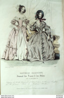 Gravure De Mode Costume Parisien 1838 N°3603 Robes Mousseline Ornée - Aguafuertes