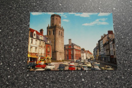 BOULOGNE-SUR-MER: AUTO'S - OLDTIMERS - Peugeot, Citroën, ... - PKW