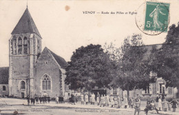 Venoy - Ecole Des Filles Et Eglise - Très Animée - Venoy