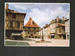 Cpm Saint-céré La Place Du Mercadial - Saint-Céré