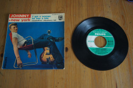 JOHNNY HALLYDAY JOHNNY A NEW YORK EP 1962 VARIANTE  RAY CHARLES CHUCK BERRY GENE VINCENT VALEUR+ - 45 Rpm - Maxi-Singles