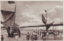 481281Scheveningen, Strandgezicht. – 1932. (rechtsboven Een Beschadiging) - Scheveningen