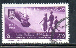 UAR EGYPT EGITTO 1961 PLANNING ACHIEVES SOCIAL EQUALITY HAND HOLDING CANDLE AND FAMILY 35m USED USATO OBLITERE' - Gebraucht