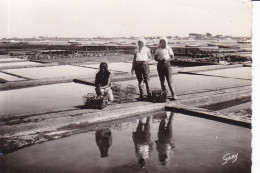 PARCS A HUITRES - Pêcheuses Dans Les Parcs - Fishing