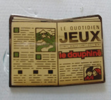 Pin's Le Dauphiné Quotidien Jeux Olympiques (vert) - Médias