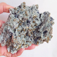 #AUG04.04 Schöne PYRIT, Quarz, Calcit Kristalle (Sadovoe Mine, Dalnegorsk, Primorskiy Kray, Russland) - Mineralien