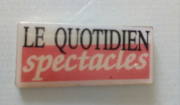 Pin's Le Quotidien Spectacles Signé Collection Groupe Quotidien Sante/1992 Caroline Lisfranc - Médias