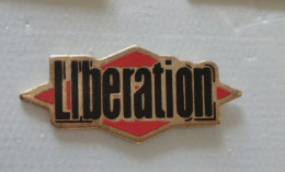 Pin's Logo Libération (2) - Médias