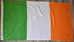 Bandera De Irlanda Con Ojales - Sonstige & Ohne Zuordnung