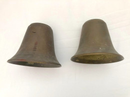 2 Cloches En Bronze Sans Battant Et Sans Anse - Campanas