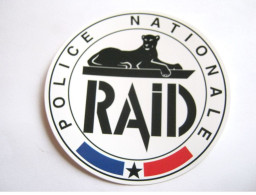 RARE AUTOCOLLANT POLICE NATIONALE LE RAID TRES BON ETAT DIAMETRE 9.5 Cm - Policia