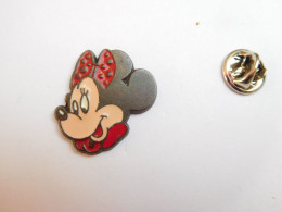 Beau Pin's , Disney , Minnie , Signé Bertoni Milano - Disney