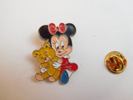 Beau Pin's , Disney , Minnie , Ourson , Nounours - Disney