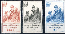 TIMBRES DE BIENFAISANCE Y&T N° 81.82.83" POUR LES P.T.T. VICTIMES DE LA GUERRE". Neuf LUXE** . A Saisir. - Francobolli Di Guerra