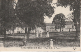 18 - HENRICHEMONT - Place Du Jeu De Paume - Henrichemont