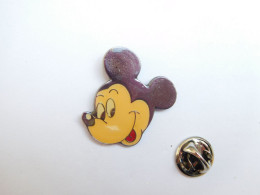 Beau Pin's , Disney  , Mickey - Disney