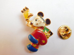 Superbe Pin's En Relief  , Disney  , Mickey - Disney