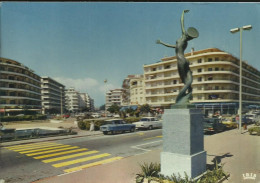 Canet-Plage En Roussillon - Plage Radieuse - Le Boulevard De La Méditerranée Et La Statue... - (P) - Canet En Roussillon