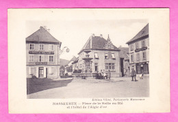 F-68-Massevaux-06A49  Place De La Halle Au Blé Et Hôtel De L'aigle D'or, Petite Animation, Cpa BE - Masevaux