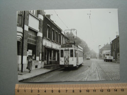 Photo Cliché J. BAZIN - Dour - Place Emile Vandervelde - Tram - Tramway - Ligne 9 - Dour