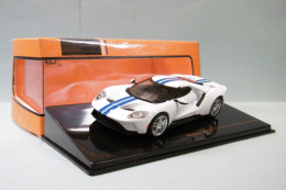 Ixo - FORD GT 2017 Blanc Bandes Bleues Réf. CLC536N NBO Neuf 1/43 - Ixo