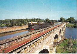 Le Canal Du Midi Avec Une Péniche " ESPERANCE " - Péniches