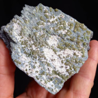 #G70 Andradit Granat Var. DEMANTOID Kristalle (Val Malenco, Sondrio, Italien) - Mineralen