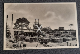 SOUTHERN RHODESIA SMALL WORKERS MINE PLANT OLD B/W POSTCARD AFRICA ZIMBABWE TUCK RHODESIA GOVERNMENT SERIES 2 - Simbabwe