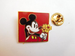 Superbe Pin's En EGF , Disney , Mickey , Bouquet De Fleurs - Disney