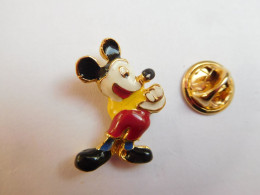 Superbe Pin's En Relief , Disney , Mickey - Disney