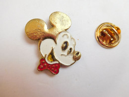 Beau Pin's , Disney , Mickey , Doré , Non Signé - Disney