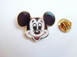 Superbe Pin's En EGF , Disney , Mickey , Doré , Non Signé - Disney