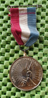Medaille -   Medaille: : Van Weerden Poelman Fonds - 1947 ( KLU )  -  Original Foto  !!  Medallion  Dutch - Otros & Sin Clasificación