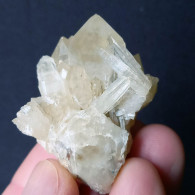 #L38 Schöne QUARZ Kristall-Mittelgeode (Val D'Aosta, Italien) - Mineralien