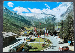 Saas-Fee Postplatz Mit Allalinhorn, Feegletscher/ Oldtimer Autos/ Postauto - Saas-Fee