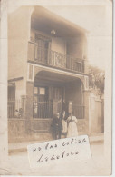 ALGER - On Pose Devant La Maison En 1911 ( Carte Photo à Destination De Foix En France ) - Alger