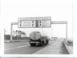 C5466/ Flughafen Köln-Bonn Zufahrt LKW  Foto 21 X15 Cm Ca.70er - Other & Unclassified