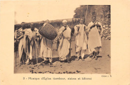 ETHIOPIE- TAMBOURS , SISTRES ET BÂTONS - Etiopía