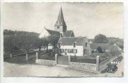 CPA  (60 Oise) - THURY Sous CLERMONT - L'Eglise - Voiture Années 50 (Renault Dauphine) - Mouy