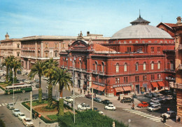 CARTOLINA Automobili 1972 ITALIA BARI TEATRO PETROZZELLI Italy Postcard Italienische Ansichtskarten - Bari