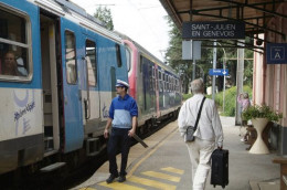 Saint Julien En Genevois - SNCF Train à Quai - 5801 - Saint-Julien-en-Genevois