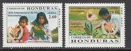 2000 Honduras International Volunteerism Year Parrots Flowers Complete Set Of 2 MNH - Honduras