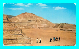 A913 / 239 MEXIQUE Plaza With The Pyramid Of The Moon San Juan Teotihucan Mexico ( Timbre ) - México
