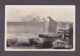 AK Ostseebad Sassnitz Fährschiff In See Gehend ( Bateaux Paquepot En Arriere Plan 58640) - Sassnitz