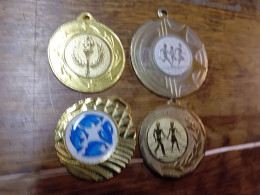 Lots De 4 Médailles Sportives - Professionals / Firms