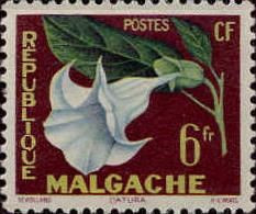 Madagascar (Rep) Poste N** Yv: 336 Mi:440 Datura - Madagascar (1960-...)